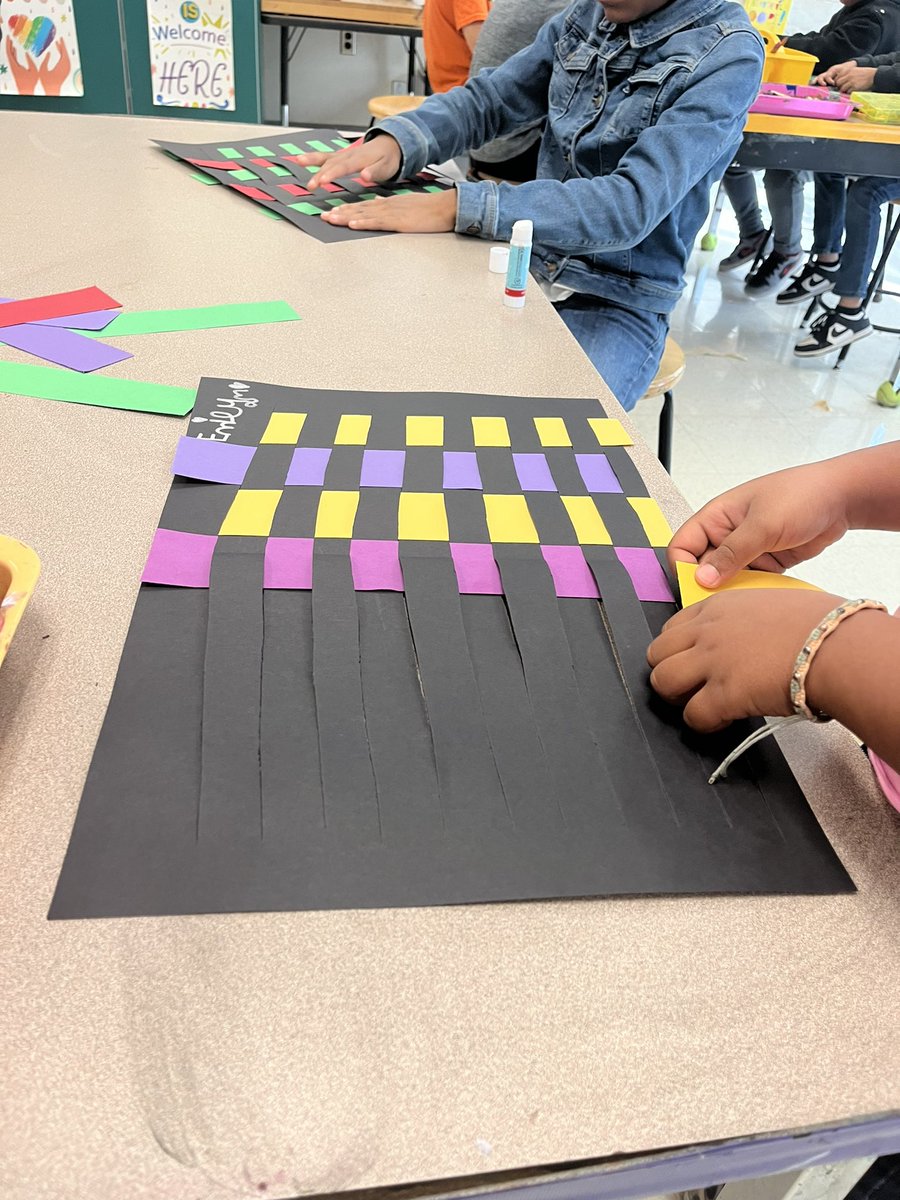 Crivera7716's tweet photo. 2nd grade is learning to weave!! The technique is coming along we are almost ready for yarn 🧶 
@CarverESCubs @WCPSS_Arts @NCArtEdA @ArtEdConnection https://t.co/KRCBWni16S