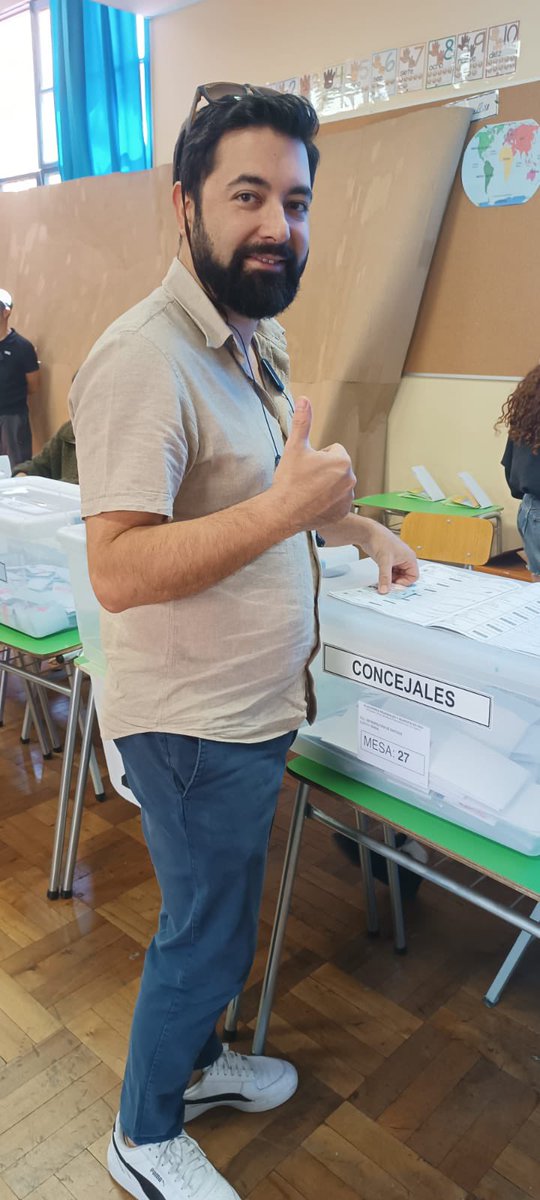 🗳️🇨🇱 Hoy fui en familia a votar, con la convicción de que la democracia y la participación ciudadana son el camino para construir un Chile mejor desde cada rincón de nuestro país.

¡Felicitaciones a tod@s quienes ya han ejercido su deber cívico!👏🏽