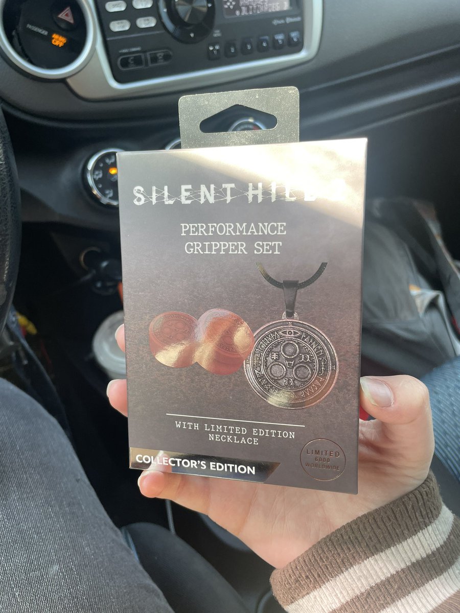 GremlinLegoland's tweet photo. Woah silent hill necklace https://t.co/lCk5l10Gei