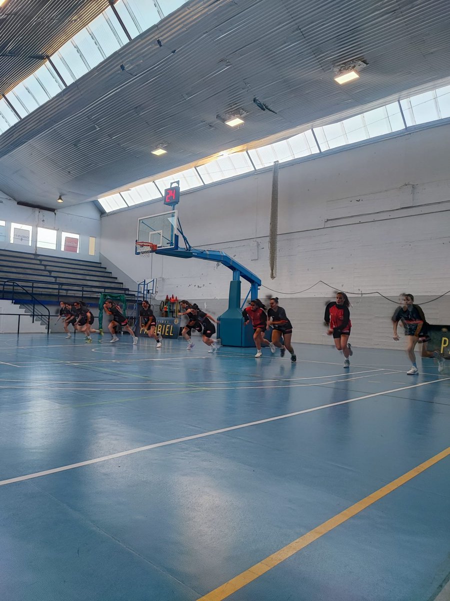 fodebagijoncdb's tweet photo. Nuestro equipo nacional ya está calentando en Ponferrada, listas para su partido a las 18:00 🆚 @CB625Ponferrada‼️

#123FODEBA #CarácterRojinegro 🔴⚫️ https://t.co/tu5oFoa5fD