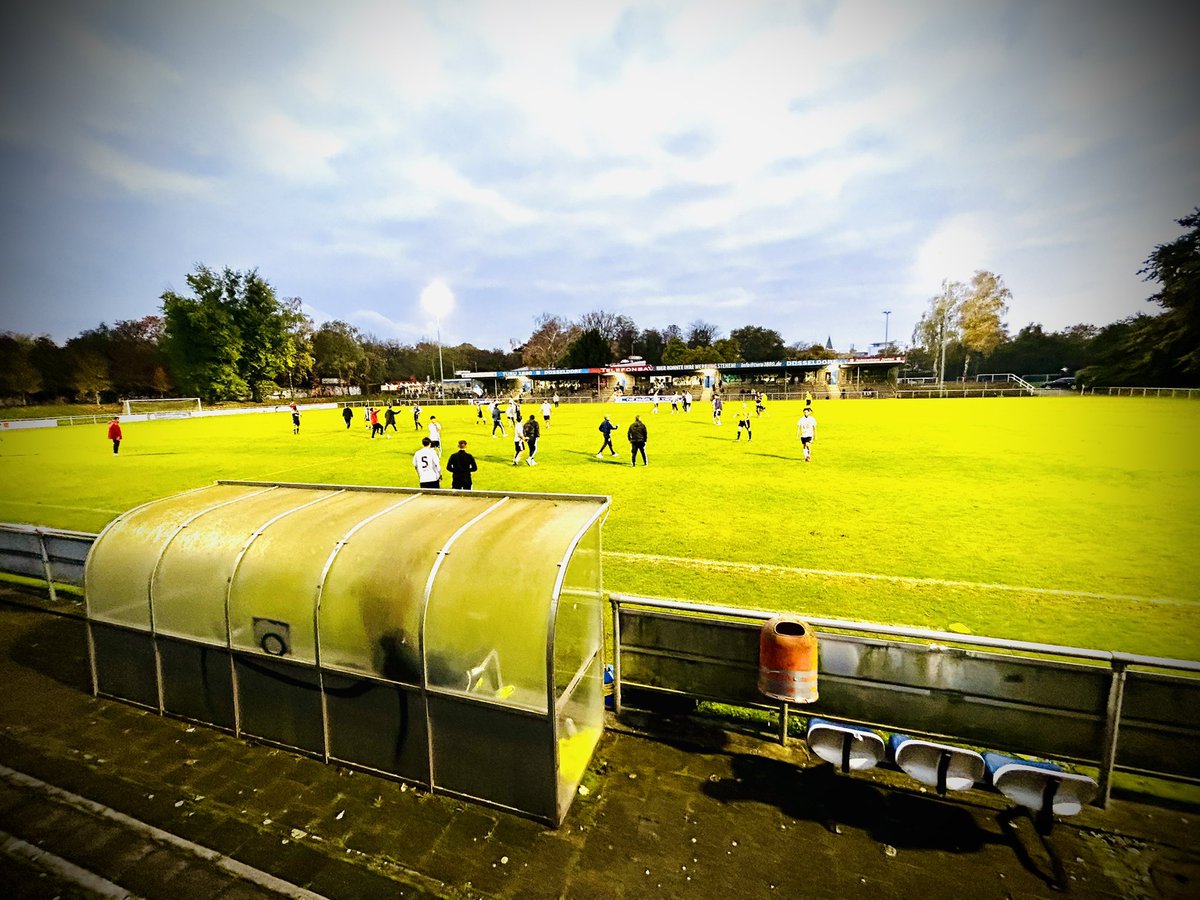 Abpfiff unter Flutlicht! Unsere #TuRU holt nach starker zweiter Halbzeit drei Heimpunkte gegen #Unterrath. Endstand 3:1. #trusgu