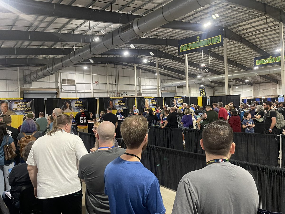 WormholeWaffles's tweet image. I think someone just got engaged in the Ben Browder line! There was a lot of cheering and then a guy stood up and kissed the girl he’s with.

#SpaceCon #Stargate #WeWantStargate