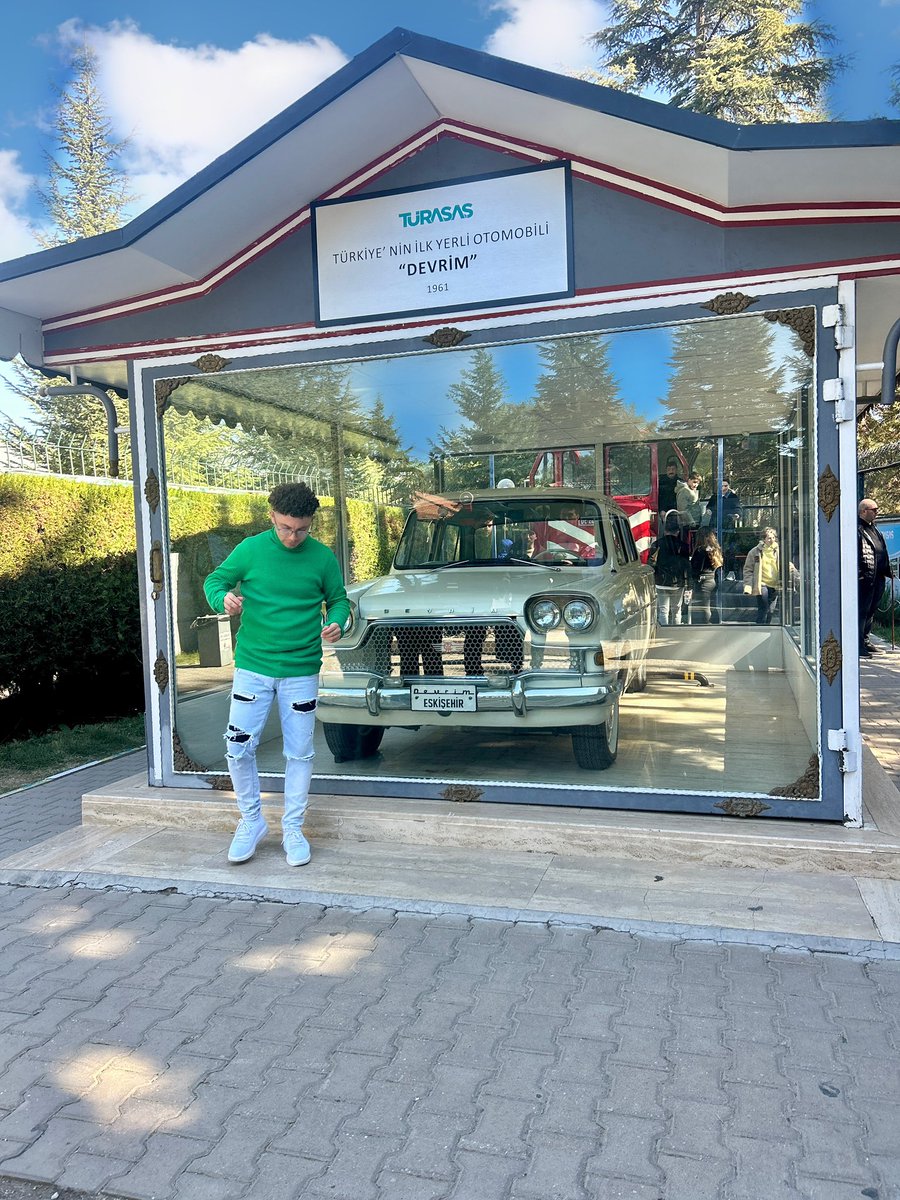 Eskişehir Devrim Arabası’na Hoş Geldiniz❗️
#Eskişehir #Balabanköfte #Çibörek #Porsuk #PorsukÇayı #SazovaParkı #Şato #devrimarabası #balmumumüzesi #OdunPazarı #gezi #seyyah #devrim