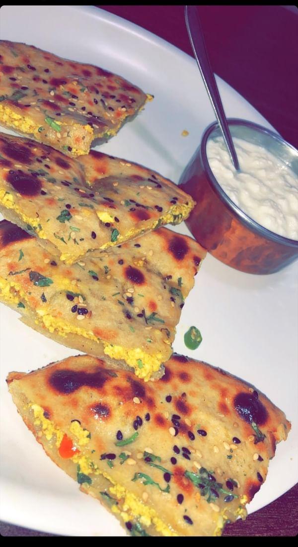 iAnilChouhan28's tweet image. Dinner Time...Aa Jao Friends 😋🤤😛🍽🍴🔪🥄

#DinnerScene