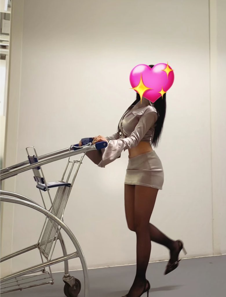 Anan20427's tweet photo. 谁说这是超短裙啊？这明明就是我的职业装！舍不得��的那种！#母狗 #母猪 #肉便器 #洗脑 #自毁 #羞辱 #反差婊 #性奴隶 #露出 #社死 #辱骂 #堕落 #女神 #绿帽 #绿奴 #出卖 #骚逼 #反差 #曝光 #鸡巴套子 #黑丝 https://t.co/fgYBj3WD5s