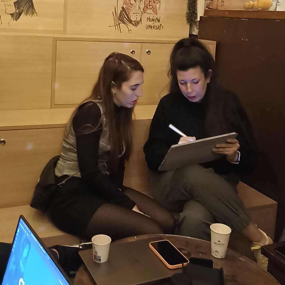 ¡Abrimos la CONVOCATORIA DE REVISIÓN DE PORTAFOLIOS!
¿Tienes interés en participar?
1.Lee bien las bases
2.Rellena y envía el formulario antes del 3 de noviembre👉forms.gle/S8jEAa7ZkjLhqb… para poder concertar una cita con un profesional del campo en el que tengas interés
¡Suerte!