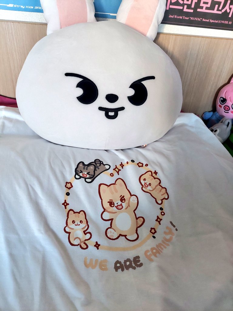 quokkaempress's tweet photo. 🐇🎂
젤 잘 만들어진 리노 생카 중 하나는 여기다!! 와우 특전, 디저트, 럭드 굿즈 다 짱귀여웠어요ㅠㅠ 키링가챠 못해서 너무 아쉬웠는데 럭드에 친구랑 2등 티셔츠 뽑았다니 아직도 믿기힘들어요!!ㅋㅋ 감사합니다! 이쁘게 잘입어볼께요~~🥺💛

#산중호걸_노랑님의_생일날
#리노생일_진짠찐짠_하더라 https://t.co/oD8DdcdfJG