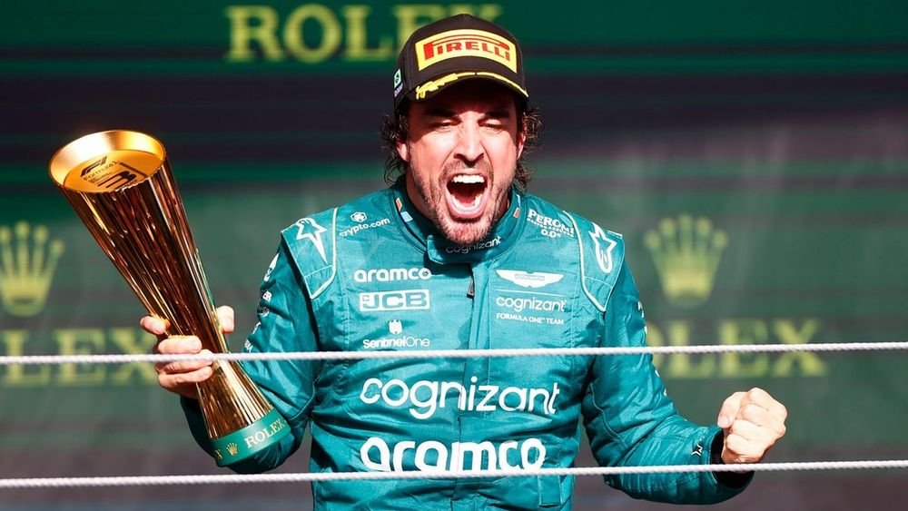 400 Grandes Premios.

Ningún homenaje, número o palmarés hace justicia a lo que ha sido (y sigue siendo) Fernando Alonso en la Fórmula 1.

Pero quiero que este hilo sirva como homenaje grupal. Compartid, en respuesta a este tuit, vuestra carrera favorita del Nano.