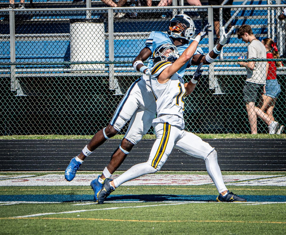 hraskym's tweet photo. What a ride. Couldn’t be more proud of D and thankful for this football experience. Thanks to the coaches and entire support staff/families. Football is definitely a vibe we loved! #noflyzone #whattown #otown https://t.co/CpRHwRBthP