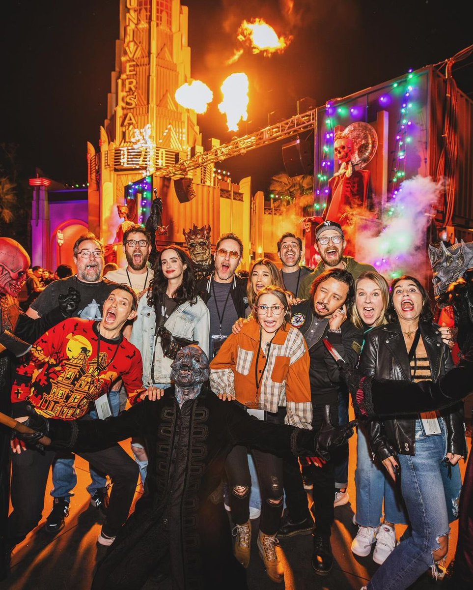 Michael Rosenbaum (@michaelrosenbum) on Twitter photo Absolutely epic time at <a href="/HorrorNights/">Horror Nights</a> with my good friends @thereal.efrenramirez <a href="/Krystenritter/">krysten ritter</a> and this motley crew. If you haven’t gone… you must! I feel like a kid again. The mazes were awesome and it’s tradition now for me and my friends. #horrornights Absolutely epic time at <a href="/HorrorNights/">Horror Nights</a> with my good friends @thereal.efrenramirez <a href="/Krystenritter/">krysten ritter</a> and this motley crew. If you haven’t gone… you must! I feel like a kid again. The mazes were awesome and it’s tradition now for me and my friends. #horrornights