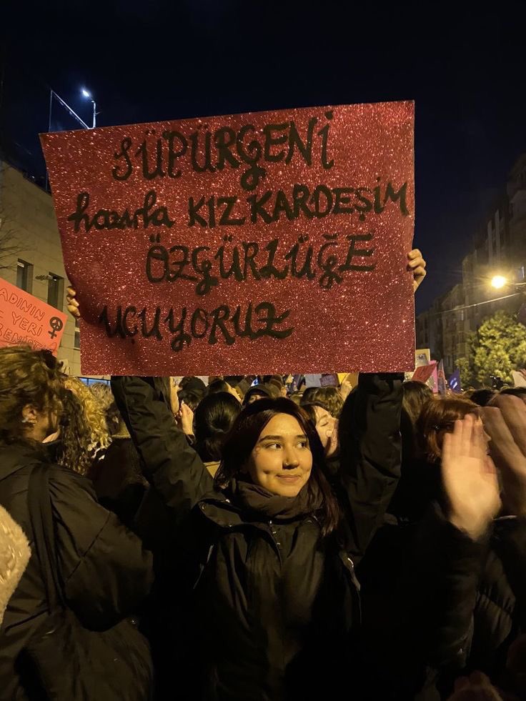 supurgeni hazirla kiz kardesim ozgurluge ucuyoruz

#ŞiddeteKarşı6284