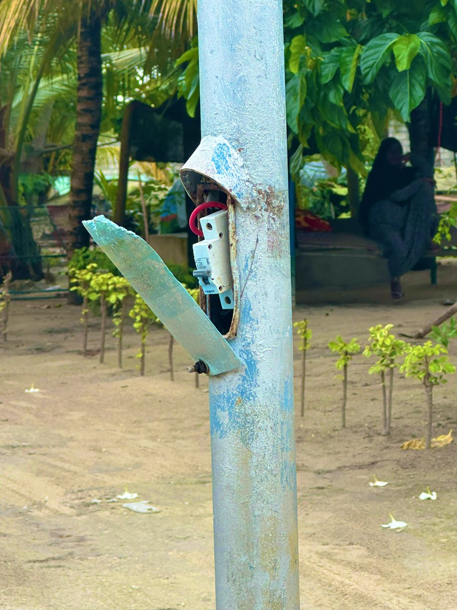 މިއީ  ގިނަ  ރަށްރަށުގައި  މަގުބައްތިތައް  ހުރިޙާލަތެވެ.!