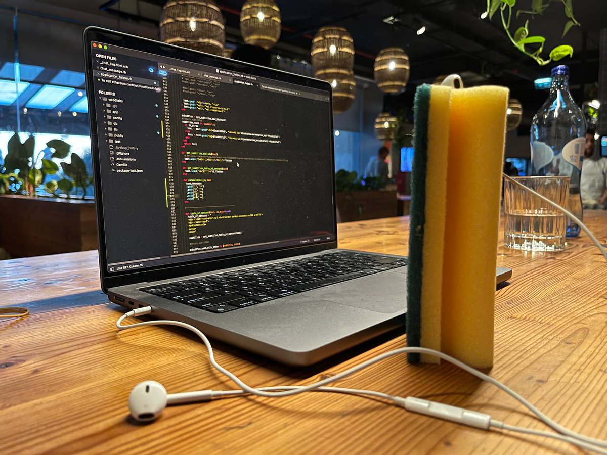 AndreyAzimov's tweet image. How to save $300 on a pro studio microphone with a pop filter
1. Get Apple EarPods (wired)
2. Get a sponge
3. Make a hole in the sponge
4. Put a microphone inside the sponge