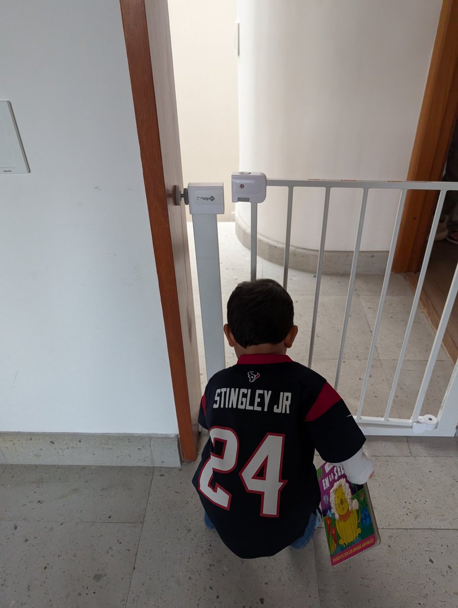 kmashin's tweet photo. @FOXImpactoNFL hoy nos vestimos de gala! #GoTexans https://t.co/qV3He58nMQ