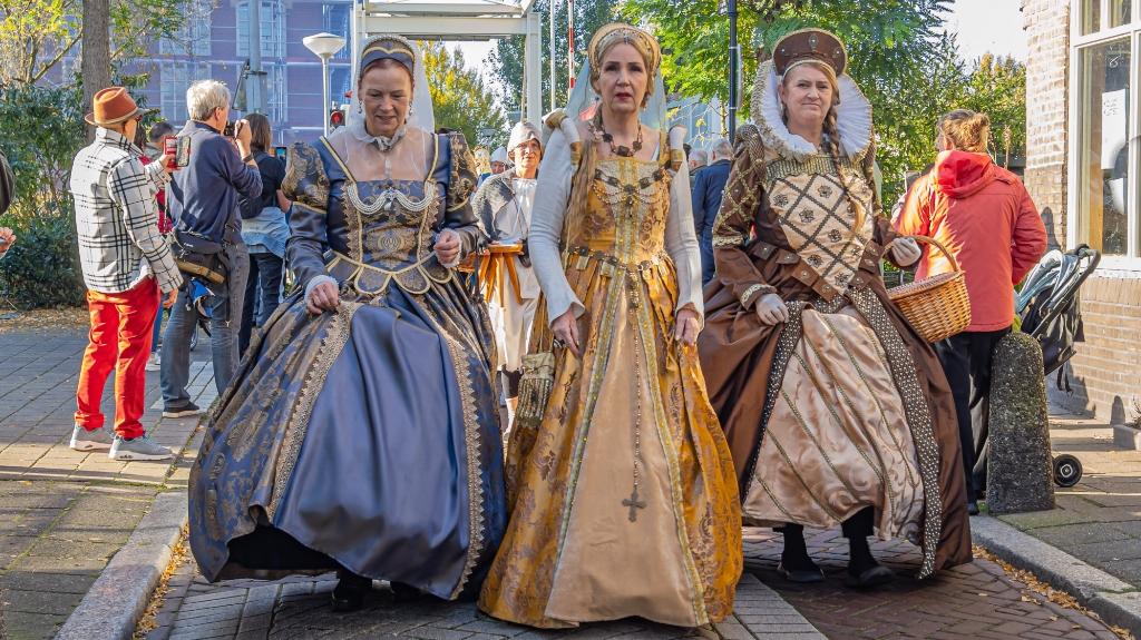 [foto’s] Zotte Zaterdag brengt middeleeuws Gouda tot leven -  goudsepost.nl/l/404155