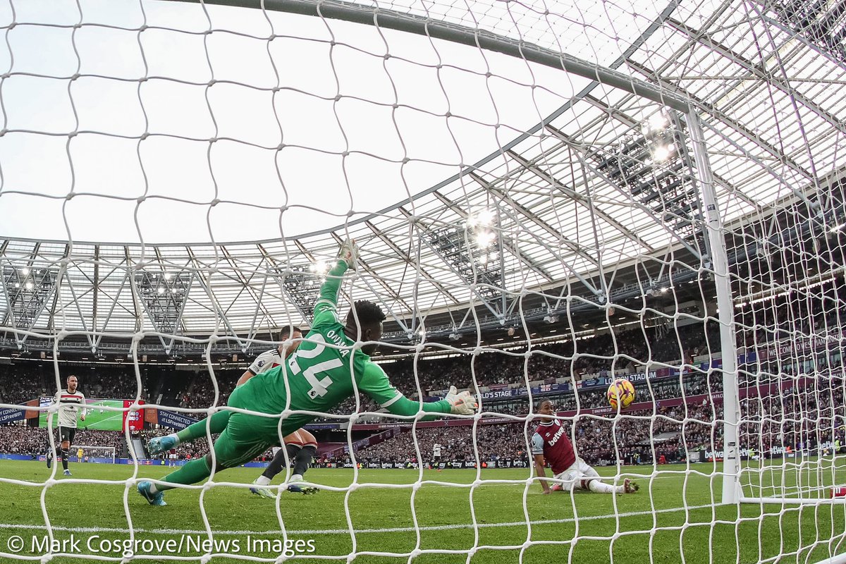 Mark_Cozy's tweet photo. West Ham 2-1 Man Utd
What a game, end to end action. I took Man Utd in the first half and decided to stay put and cover West Ham in the second half. Goals from Summerville and Bowen.
#westham #westhamunited #manutd #premierleague #football #soccer #canonpro #canonuk #canonphoto #sport #fyp