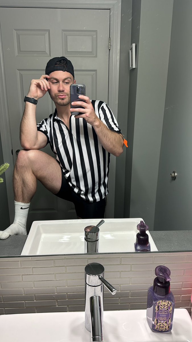 maxsweet28's tweet photo. foul on the play 🚩 https://t.co/yj99IPfROw