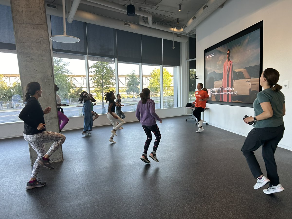 APTA_official's tweet image. In recognition of #PTMonth, APTA staff members and DPT students from @MarymountPT hosted a free badge workshop for @GSCNC. 

More than 30 Scouts earned their "Staying Fit" badge and went home with the skills and knowledge to keep their bodies strong and healthy! #ChoosePT