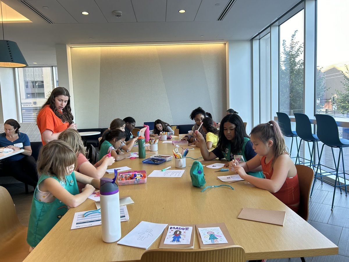 APTA_official's tweet image. In recognition of #PTMonth, APTA staff members and DPT students from @MarymountPT hosted a free badge workshop for @GSCNC. 

More than 30 Scouts earned their "Staying Fit" badge and went home with the skills and knowledge to keep their bodies strong and healthy! #ChoosePT