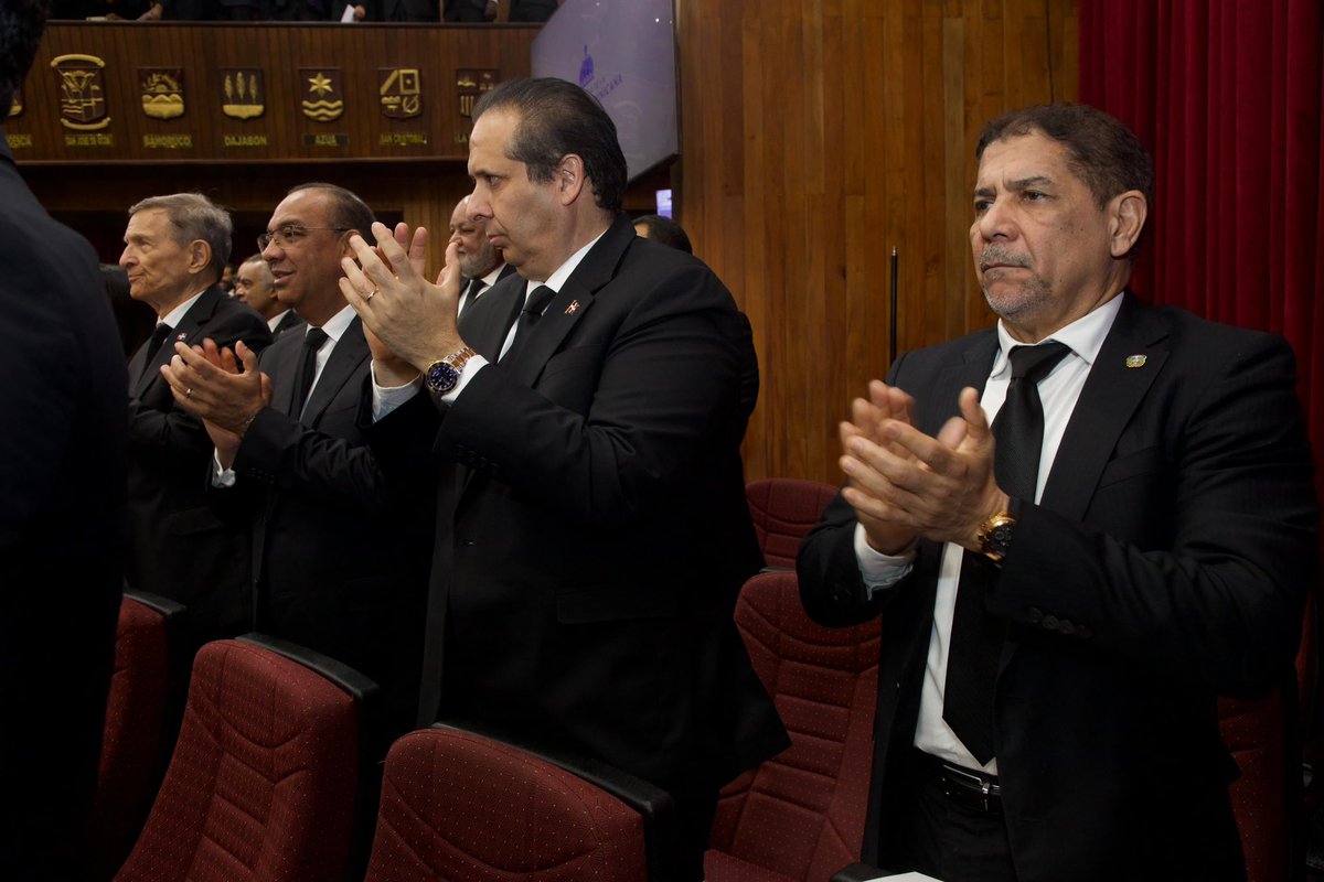 DeligneAB's tweet photo. Hoy celebramos un gran paso en la historia dominicana, siendo testigo del desarrollo democrático que a partir de hoy marca un antes y después en nuestra constitución. La reforma constitucional trae consigo bienestar y valores para todos los dominicanos. 1/3 https://t.co/OQpr5eHpco