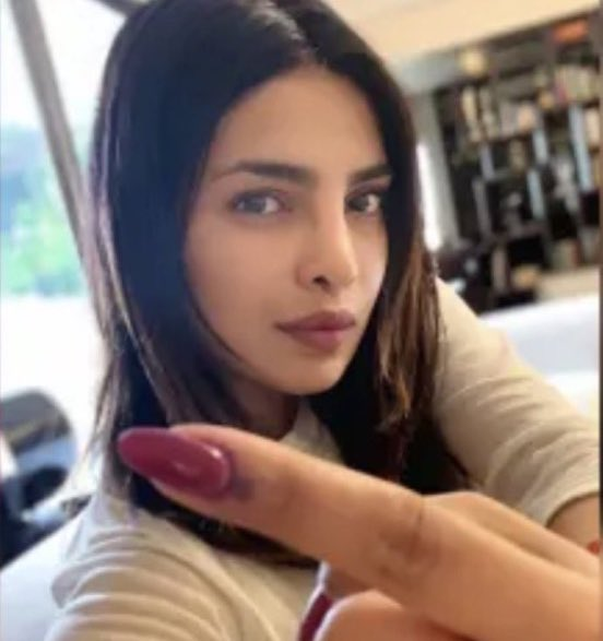 HPhobiaWatch's tweet photo. Veena Khan left her religion &amp; nationality to vote for khangress 

Cant you leave your houses for half an hour &amp; vote for Priest King Modi? https://t.co/vABg29i7mJ