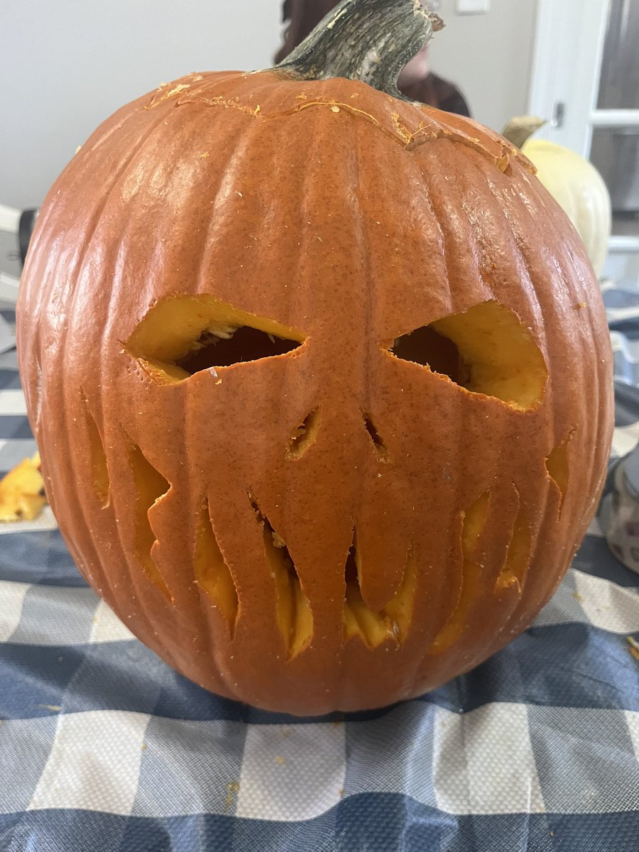 Lb20_01's tweet photo. Pumpkin I carved this year. 
#DeadMeatPumpkin https://t.co/RdHQHtODYJ