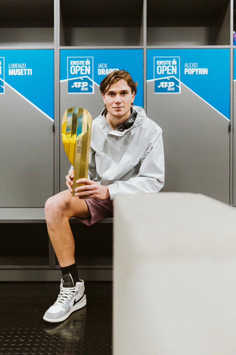 Post-win locker room vibes

📸 Sascha Feuster