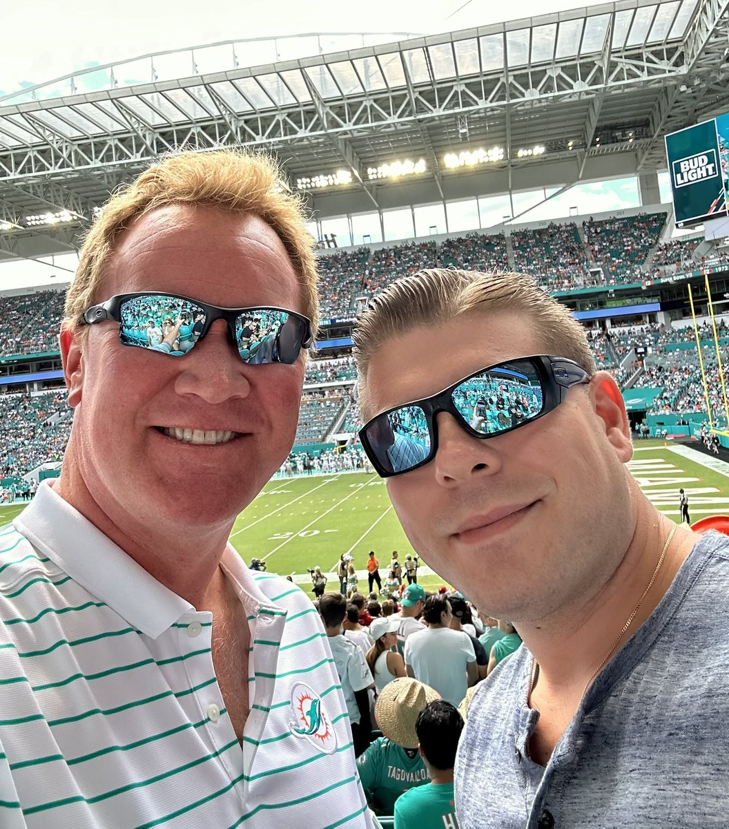 Sunday afternoon is for #Football #AZvsMIA #FinsUp <a href="/MiamiDolphins/">Miami Dolphins</a> #NFL <a href="/HardRockStadium/">Hard Rock Stadium</a> <a href="/NFLonFox/">FOX Sports: NFL</a> <a href="/BIG1059FM/">BIG 105.9</a> #OhVeryNice