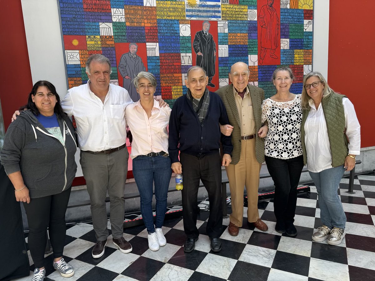 YiyoOsta's tweet photo. Con ⁦@JMaSanguinetti⁩ en la casa del ⁦@PartidoColorado⁩ junto a los funcionarios del partido, minutos antes de acompañarlo a votar como lo hemos hecho desde la adolescencia. https://t.co/htH0HHnWJT