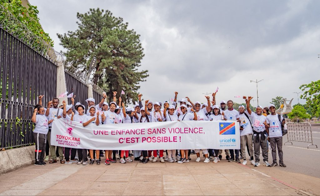 Grant Leaity (@grant_leaity) on Twitter photo Les équipes de <a href="/UNICEFDRC/">UNICEF en RDC</a> et ses partenaires ont marché 2 kilomètres hier matin pour promouvoir une enfance sans violence #PourChaqueEnfant en RD Congo. Ensemble, c’est possible ! Les équipes de <a href="/UNICEFDRC/">UNICEF en RDC</a> et ses partenaires ont marché 2 kilomètres hier matin pour promouvoir une enfance sans violence #PourChaqueEnfant en RD Congo. Ensemble, c’est possible !