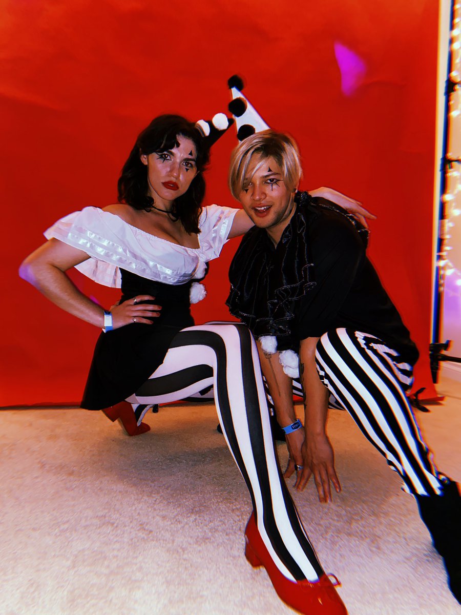 this halloweekends vibes were pierrot clowns but make them anime villains 🖤