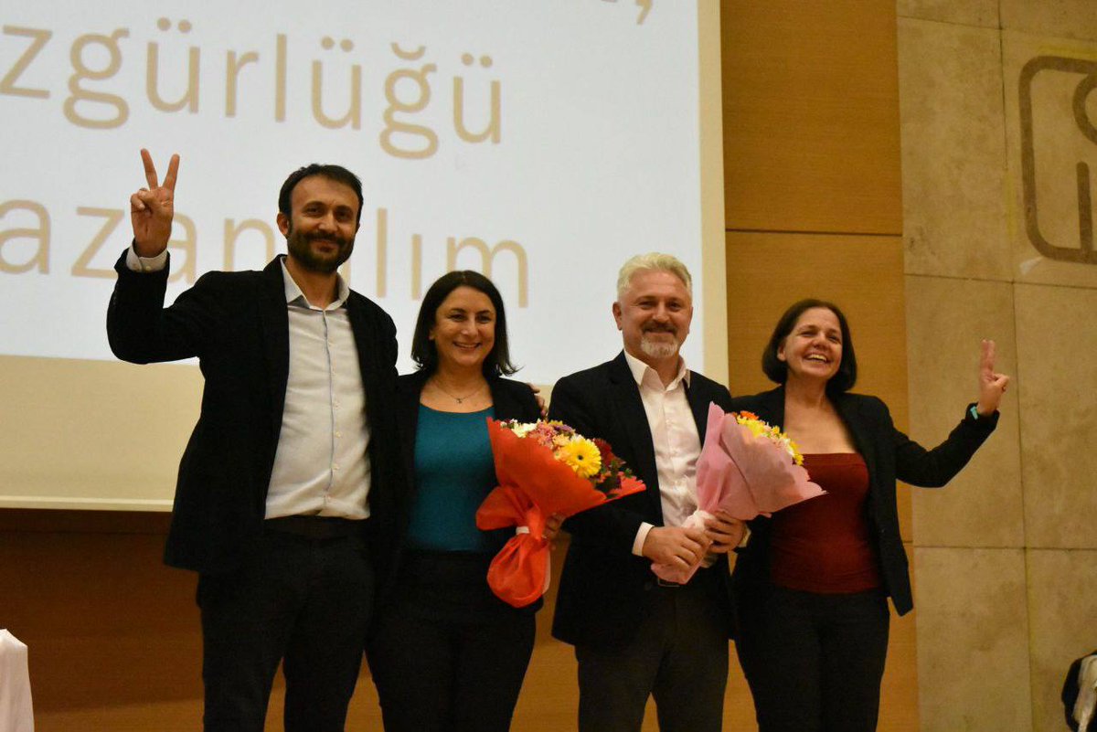 #ESP4Kongre'mizi başarıyla tamamladık. Kongremize katılarak güç veren, mesaj ve video gönderen yoldaşlarımıza, mücadele arkadaşlarımıza teşekkür ederim. 
Zorlu bir süreci başarıyla omuzlayan Eş Genel başkanlarımızdan devraldığımız mücadele bayrağını onurla taşıyacağız✌️