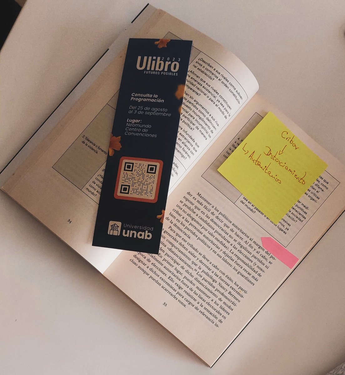 SPaezLeal's tweet photo. Para quienes deseen aproximarse al tema de las Democracias Iliberales, les sugiero el libro: 📕¿Cómo mueren las Democracias?📕 de: @levitsky2 y @dziblatt @EditorialAriel https://t.co/5HPqjIo7Lo