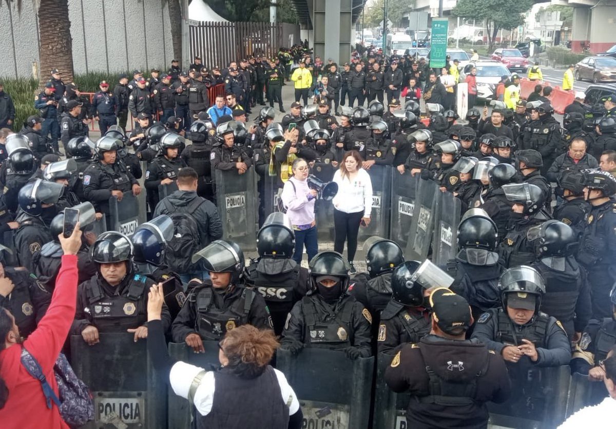 -Ahora dicen que somos autoritarios, que no somos demócratas, si democracia quiere decir un gobierno del pueblo, por el pueblo y para el pueblo, si democracia quiere decir gobierno del pueblo, ¿cómo vamos a ser autoritarios?-
Ándele Clau, ok. 🤷🏻‍♂️