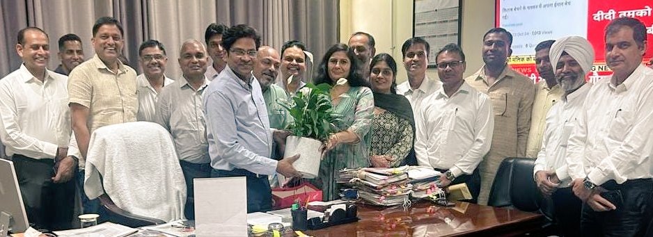 DrAmit_Ch's tweet photo. गत दिनों #HGCTA ने माननीय EM @MAHIPALDHANDA1 जी को कार्यभार ग्रहण करने पर हार्दिक स्वागत किया तथा साथ ही आदरणीय डॉ. डी. सुरेश प्रधान सचिव @highereduHRY जी का सरकार के नियमों के अनुसार लंबित मामलों के निपटान और प्रोफेसर पद पर पदोन्नति देने के लिए धन्यवाद अर्पित किया। https://t.co/BQ3e5BF0Ae
