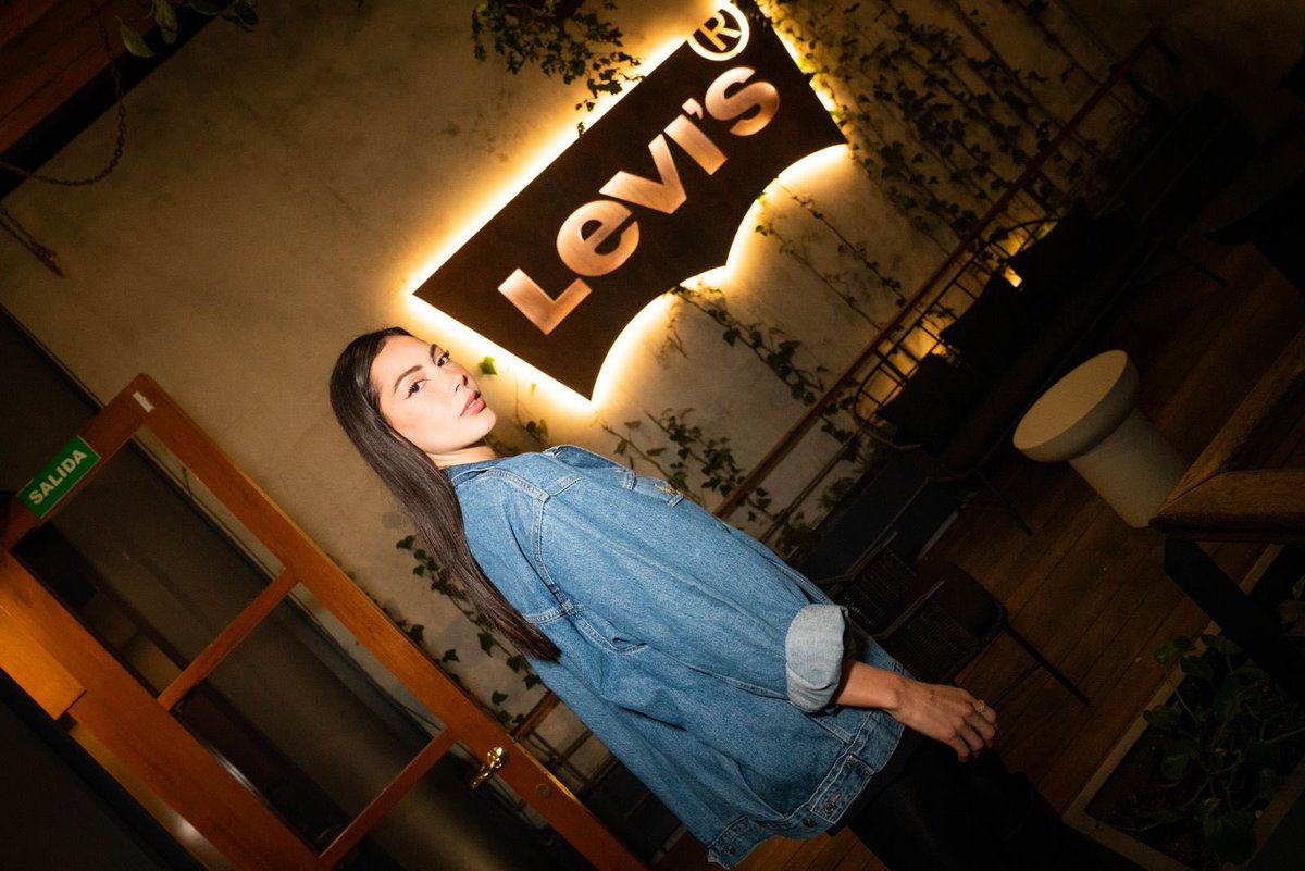 BOOKAgencyMX's tweet photo. María Malo & Israel Capetillo x @LEVIS #LiveInLevis 👖❤️🔥 | #KeniaOsVOGUE | Vogue México y Latinoamérica | #BOOKPR
.
.
📸 @diegoalanis__ph | @dievko
.
.
#BOOKAgencyMx
#BOOKPRMx #BOOKAgency #BOOKPRcreators #BOOKPRKOLS #TalentoBOOK https://t.co/tPMBP0PdZL