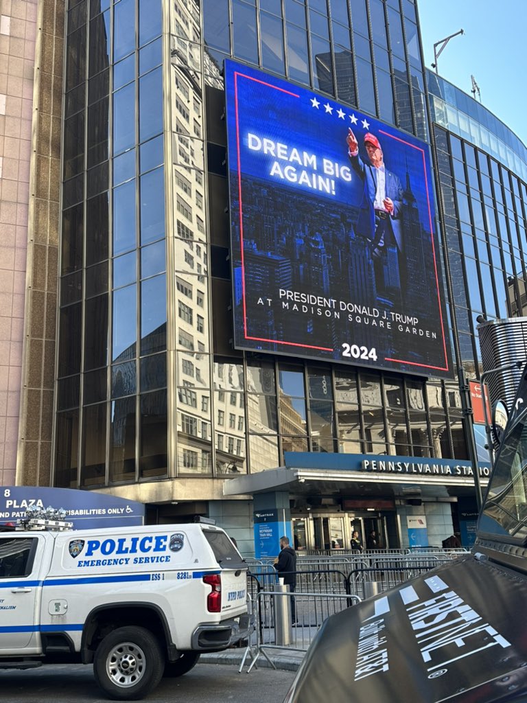 KatiePavlich's tweet photo. It’s a beautiful day in New York City and thousands of people are waiting to see @realDonaldTrump 🇺🇸at Madison Square Garden https://t.co/mTiAfmG1De