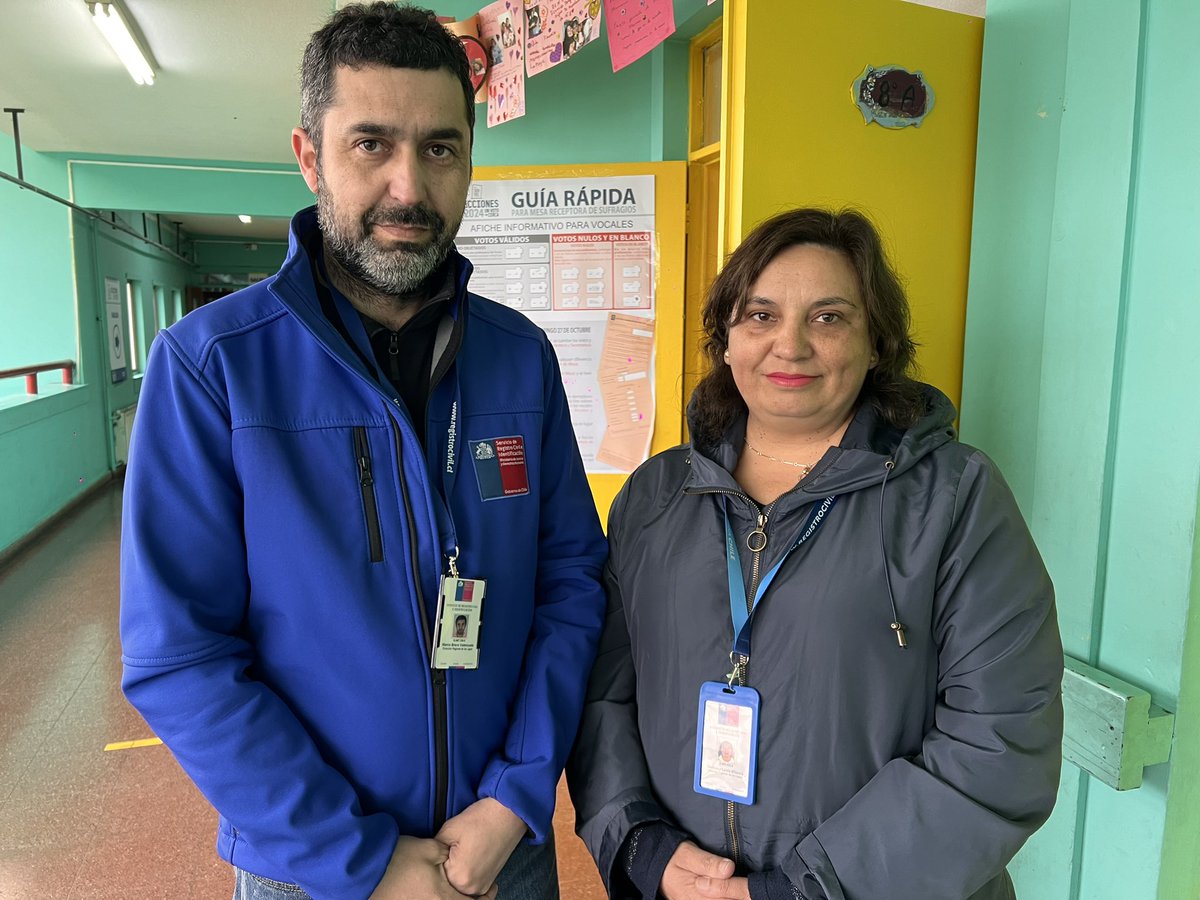 Director regional (S) , Marco Bravo visitando a nuestros/as expertos/as en identificación en locales de votación de la comuna de #PuertoMontt 

<a href="/RegCivil_Chile/">Registro Civil e Identificación - Chile</a>