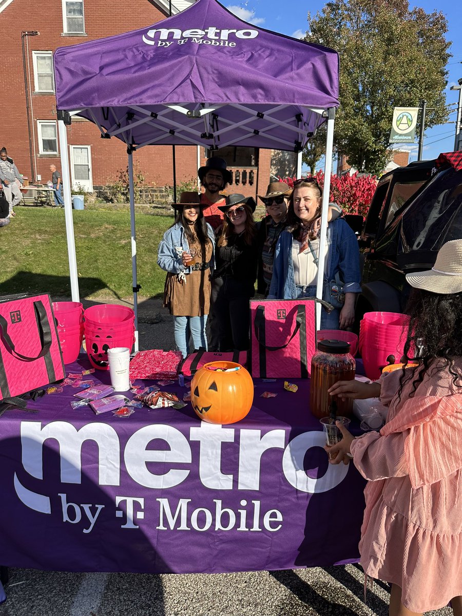 Had a great time with the team from 244 Brownsville rd participating in the Allentown trunk or treat event! Love to get out of the store and into our community!   <a href="/saifcomm/">Saif Communications</a> <a href="/MetroByTMobile/">Metro by T-Mobile</a>