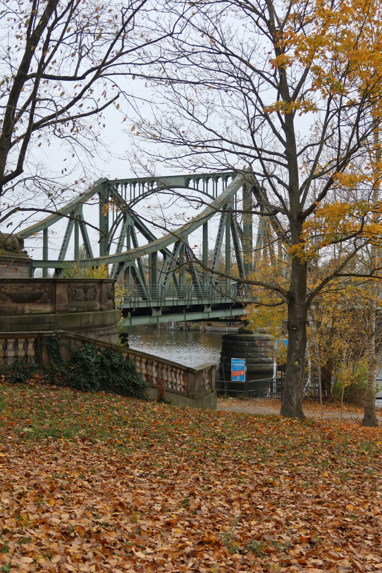 LuisenstadtF's tweet photo. #Glienicker #Brücke https://t.co/nmiGqvnYmP