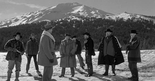 sanmanukimartir's tweet image. EL DIA DE LOS FORAJIDOS, la obra maestra de Toth. Western asfixiante, tanto por el encierro de sus protagonistas como por lo gélido de la atmósfera que los rodea. No hay un duelo entre Ryan o Ives, sino más bien  un tira y afloja, sin romper... ⬇️
