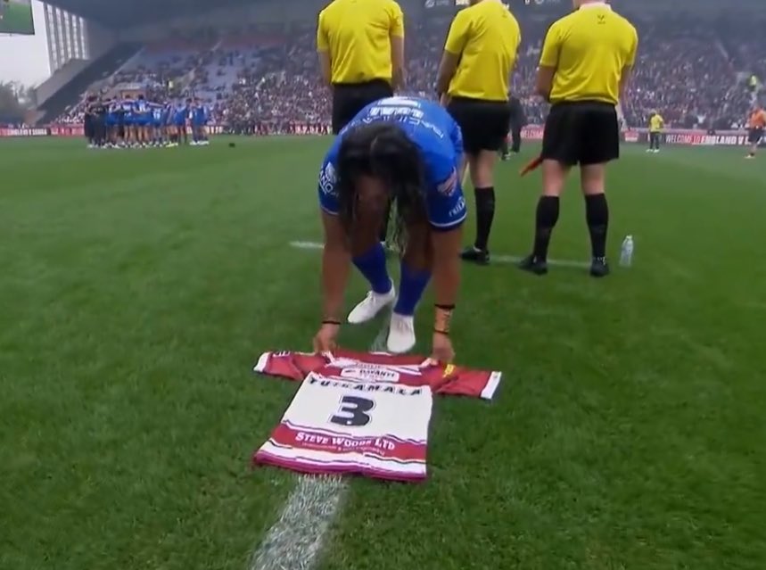 DeanC_2024's tweet photo. Respect to Samoa for laying down a Wigan Shirt with Va'aiga Tuigamala on it before they did the Siva Tau 🫡👏👏 https://t.co/WdlhRAM1MR