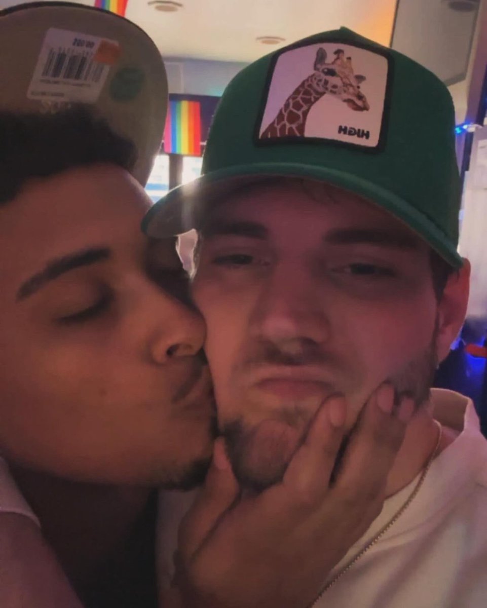 dobettersiah's tweet image. I’m Ngl I thought we’d just smoke n fuck first time we met lol but bro was way too sweet you won my heart bro I appreciate what ya do for us twin ⚔️