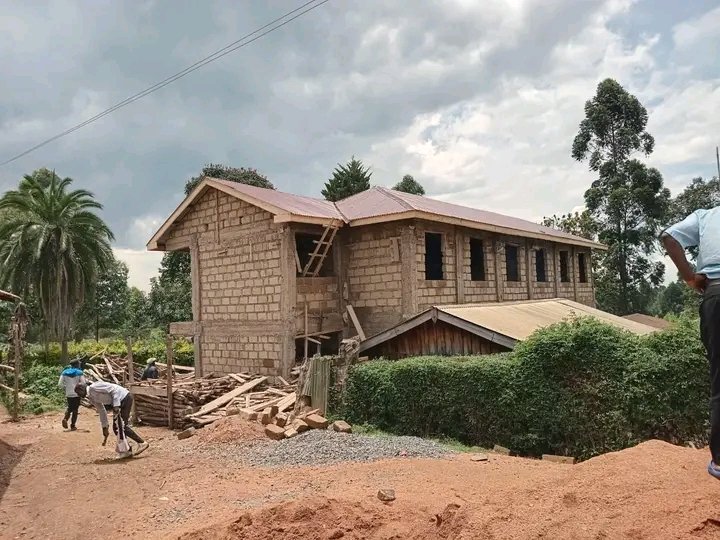 LennyBrighton1's tweet photo. The current progress of the ongoing construction of a storey building consisting of 4 classrooms at KAPCHEPTUENIK PRIMARY SCHOOL, Kimulot Ward. 
#TuwasilianeKwaMaendeleo 
Lapaa Taa https://t.co/tGbJ4giNDC