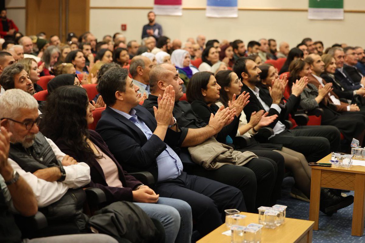 Partimizin 4.Kongresini başarıyla tamamladık. 

Yoldaşım @dennisaktas ile bizi eş başkanlık göreviyle onurlandıran partim ESP’ye; kongremizde emeği geçen tüm yoldaşlarıma yürekten teşekkür ediyorum. 

Katılan, değerlendirmeleriyle bize güç katan, moral olan tüm kurumlarımıza ve