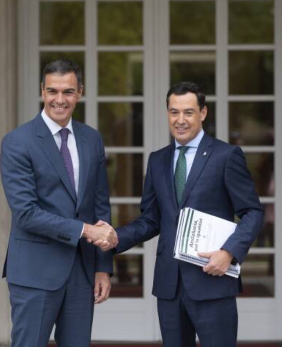 mariojimenez's tweet photo. ‼️OJO‼️Pedro Sánchez fotografiado con un sospechoso de saquear la sanidad pública andaluza para enriquecer a las mafias sanitarias. https://t.co/k5UYLzy2Or
