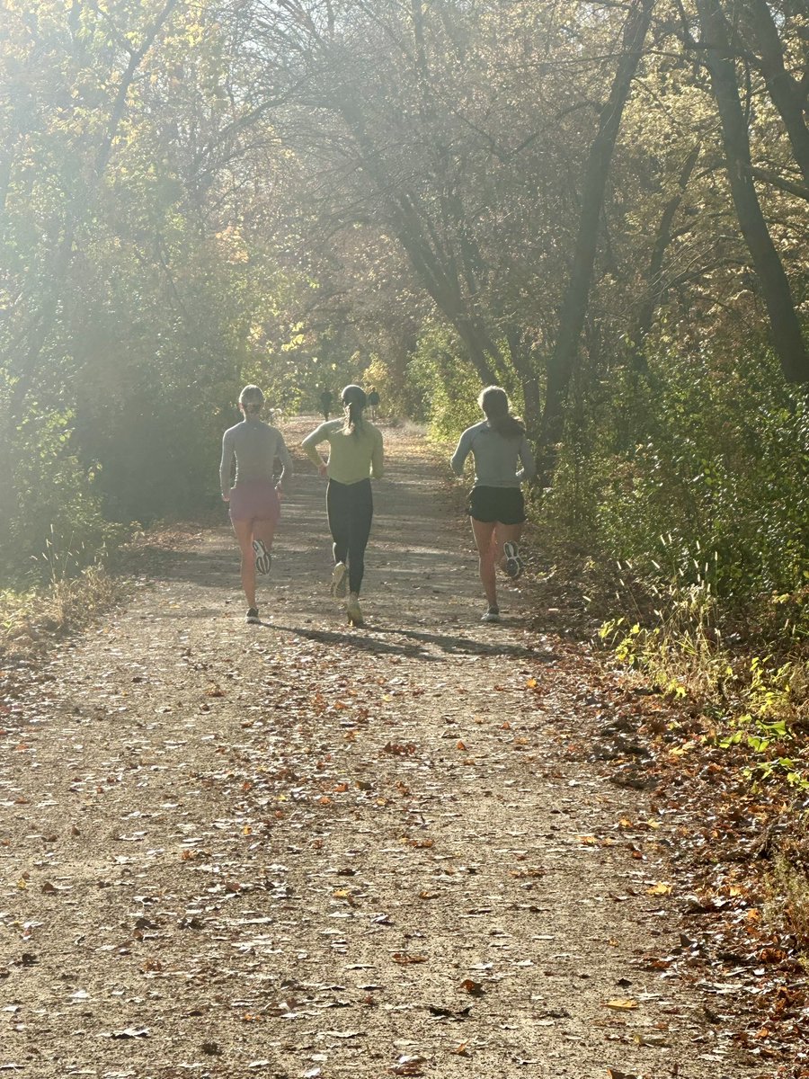 CoachAshLucas's tweet photo. No one Iβd rather spend my Sunday mornings with π #RollToms #WeOverMe #Run4ThePurplePack https://t.co/rf3zibeMh5