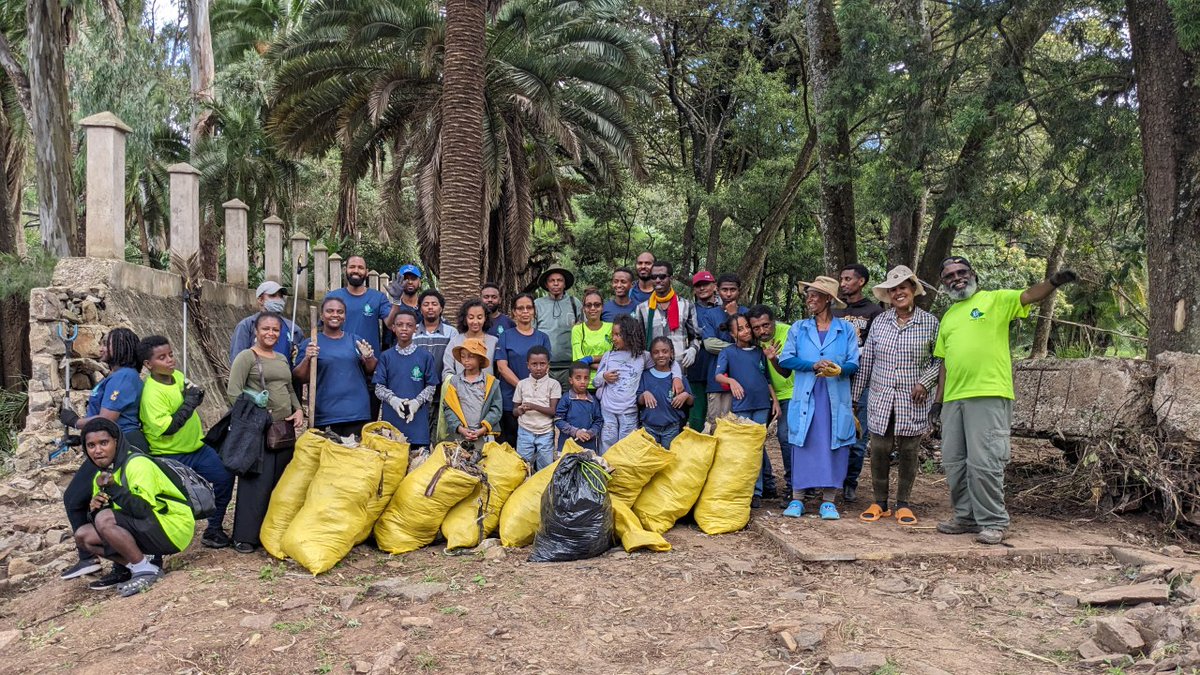 Get14et's tweet photo. It was special day🙏💚👊🌍
31 generous ploggers💪 who have risen to show kindness for future generations, were able to collect more than 400 kg of #plasticwaste in memory of the 60th anniversary🥳 of the Biheze Tsige public park #Addisababa

 You can always join us! https://t.co/YhHVWQY6h1