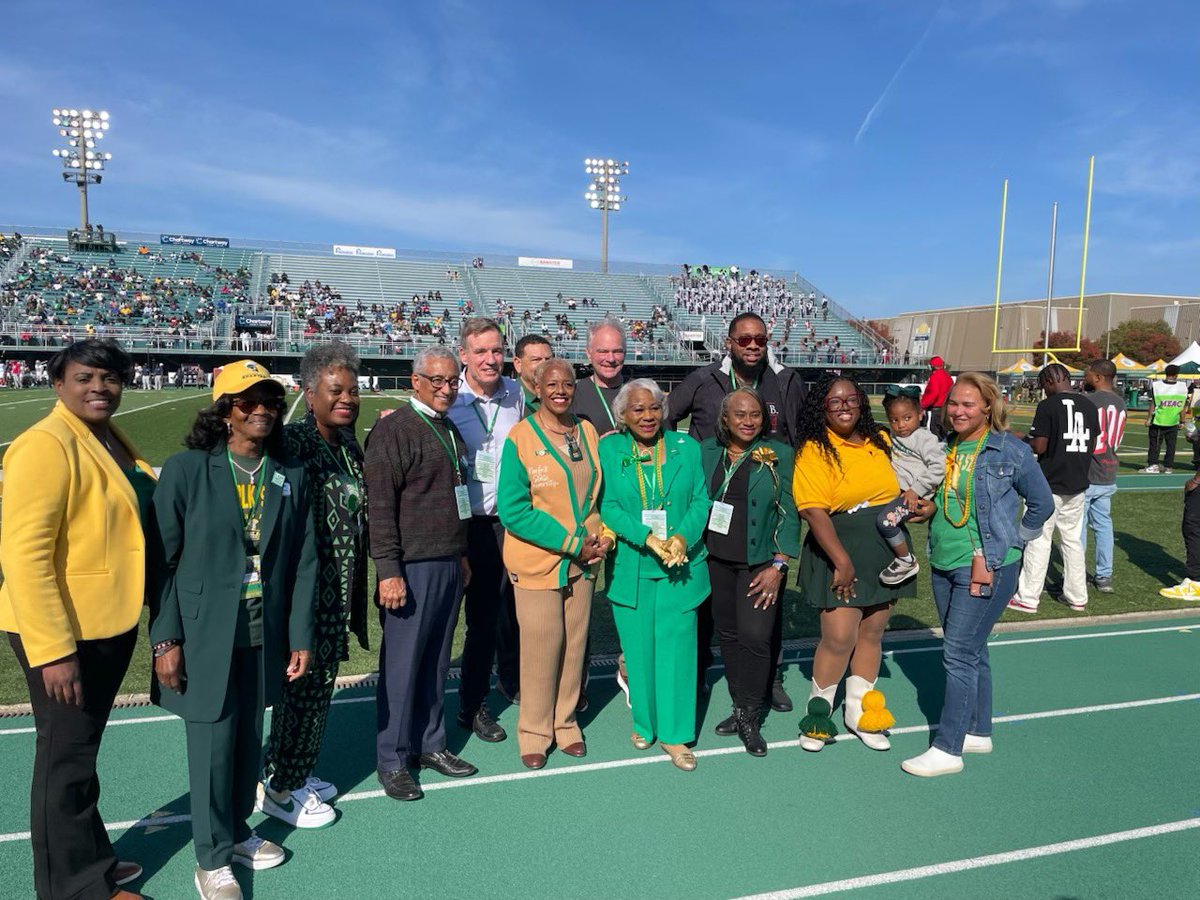 MarkWarner's tweet image. Happy Homecoming @NorfolkState and @_HamptonU! Great to celebrate with friends from across the Commonwealth yesterday!