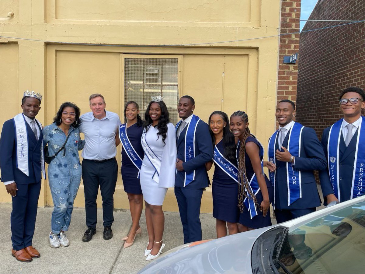 MarkWarner's tweet image. Happy Homecoming @NorfolkState and @_HamptonU! Great to celebrate with friends from across the Commonwealth yesterday!